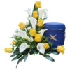 Nebengesteck aus gelben Rosen und weißen Calla