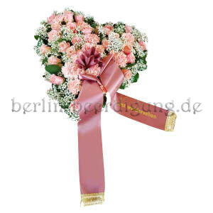 Liebevolles Herzgesteck in Rosa mit Nelken und Rosen inkl. Schleife Ø 60cm