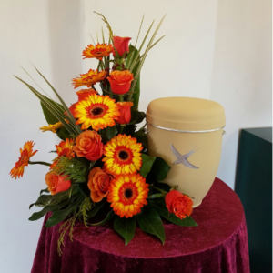 Urnennebengesteck-orange-Gerbera-Rosen