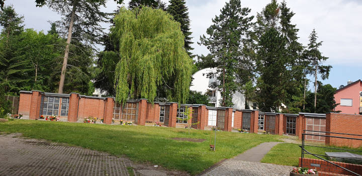 Urnenwände mit Urnenfach in Lankwitz Urnenwand mit Urnenfach