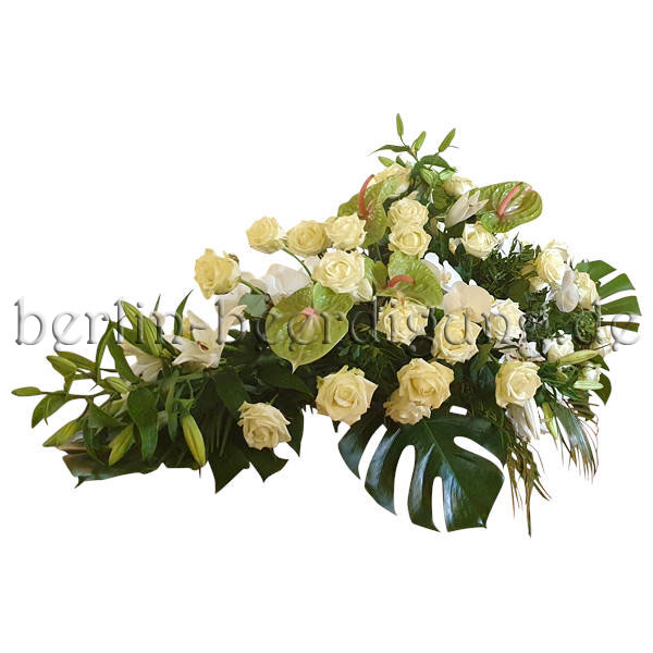 Edles Trauergesteck mit grünen Anthurien und weißen Lilien