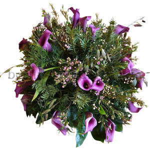Rundes Blumengesteck | lila Calla und Waxflower | extravagant