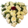 Weißes Rosenherz mit roter Rose zentral