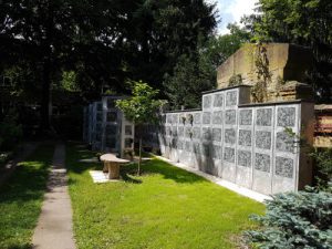 Urnenwand für Feuerbestattungen Berlin